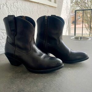 Ariat Darlin Leather Short Western Boot